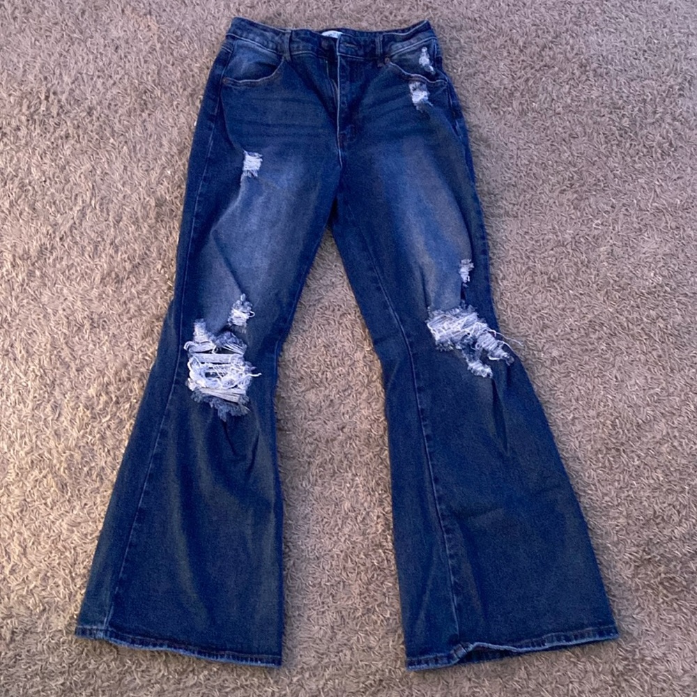 They are a 9 but fit smaller